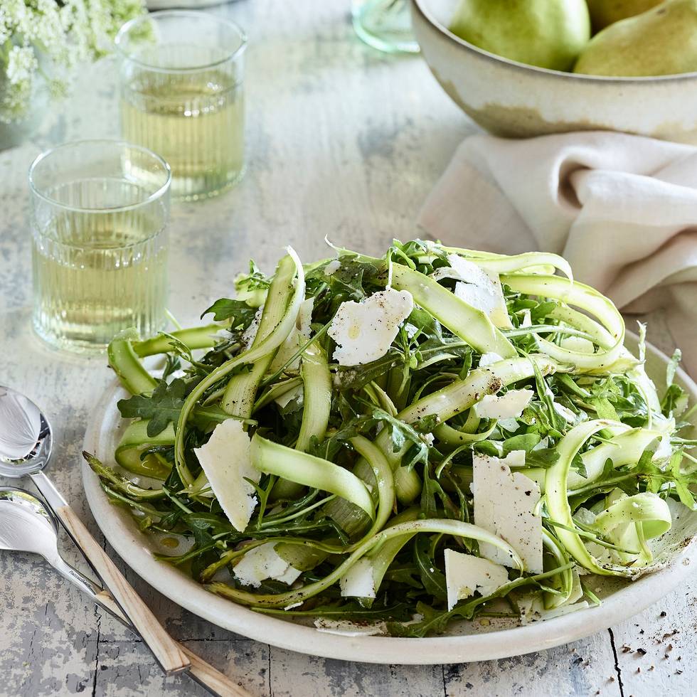 Salat aus gehobeltem Spargel und Rucola mit Ricotta Salata - Discover ...